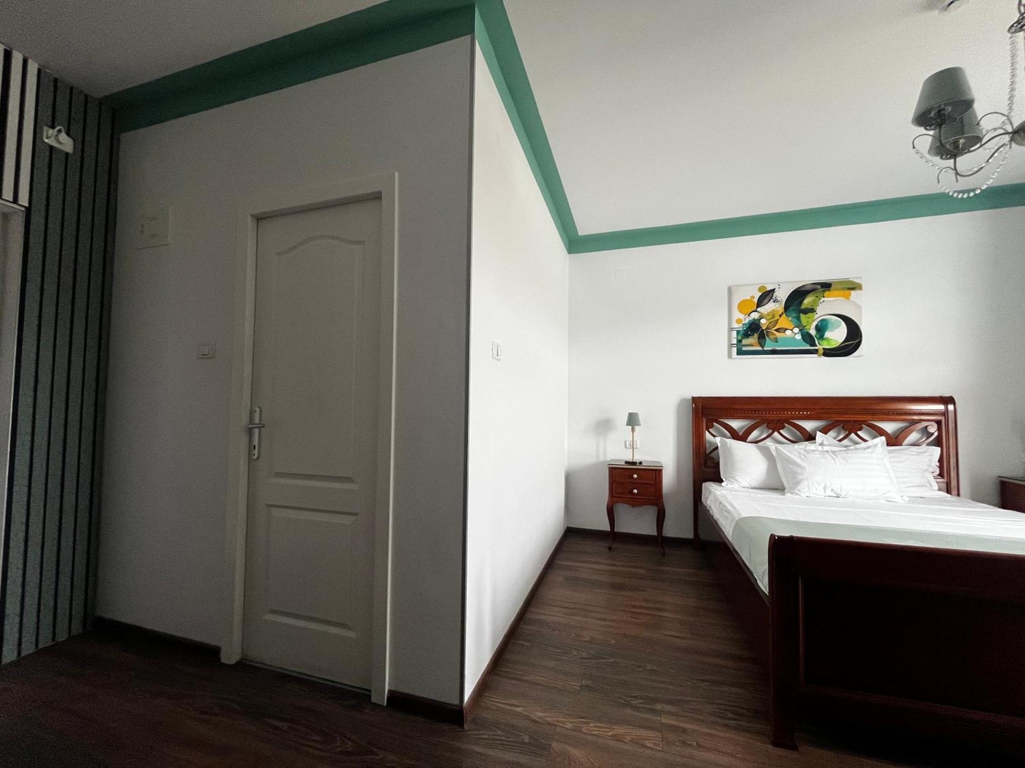 Riviera 990 - Resort & Restaurant เอเชลนิทซา ภายนอก รูปภาพ