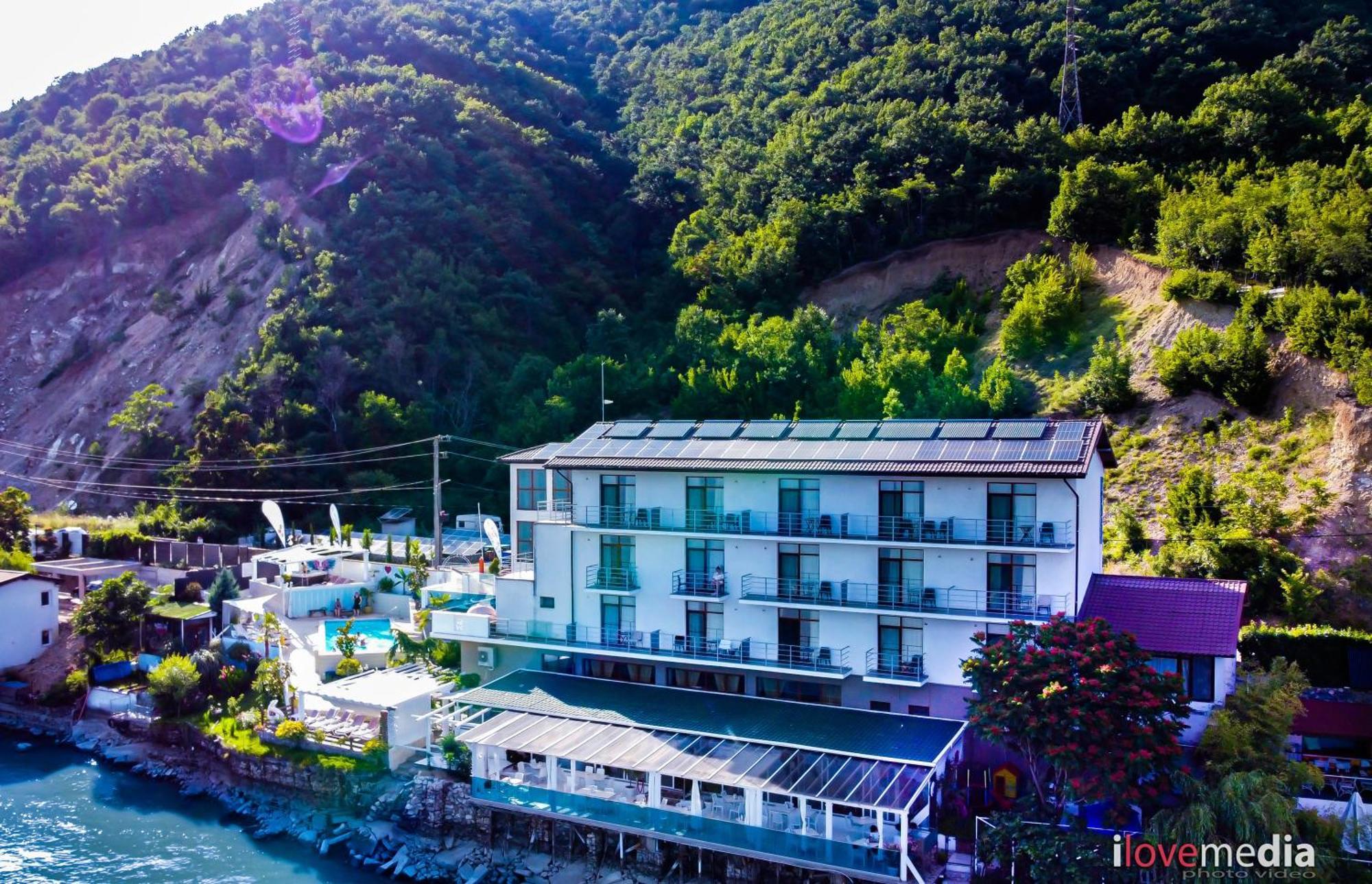 Riviera 990 - Resort & Restaurant เอเชลนิทซา ภายนอก รูปภาพ